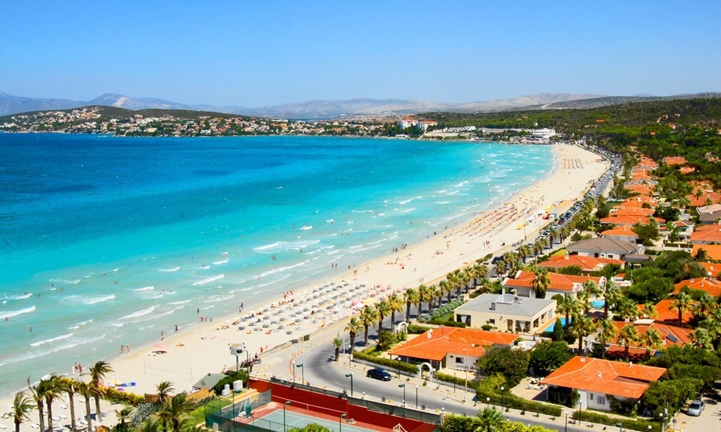 Alaçatı Plajları Rehberi (2026): Çeşme’de Denize Girilecek En Güzel Plajlar ve Koylar